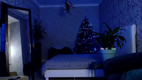 Snapshot of clara_bendover chatting on December 2024 07:16:02 PM Clara online show from December 2024 07:16:02 PM