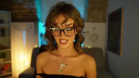 Snapshot of clara_smile chatting on February 2025 08:10:01 PM Clara smile online show from February 2025 08:10:01 PM