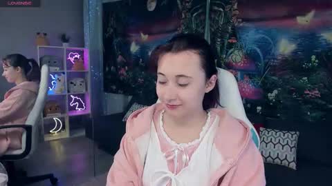 clarabenson online show from September 2025 07:02:02 PM