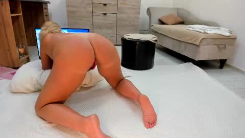 Snapshot of classy_medeeea chatting on July 2026 02:40:01 AM Deea xxx online show from July 2026 02:40:01 AM