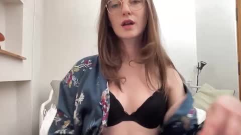 Snapshot of classyandgirly chatting on February 2026 04:13:01 PM classyandgirly online show from February 2026 04:13:01 PM