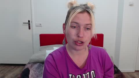 Syl  online show from February 2025 12:44:01 PM