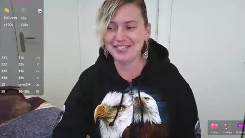 Syl  online show from November 2025 04:40:02 PM