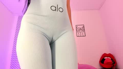 cloe online show from November 2025 08:19:02 PM