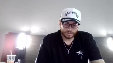Snapshot of cloudyydayzz chatting on April 2026 01:47:01 AM tallhungandcloudy online show from April 2026 01:47:01 AM