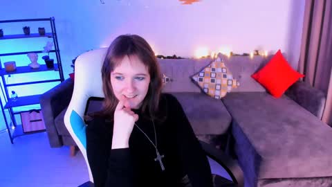 Snapshot of clover_red chatting on January 2025 06:07:01 PM Clover follow me online show from January 2025 06:07:01 PM