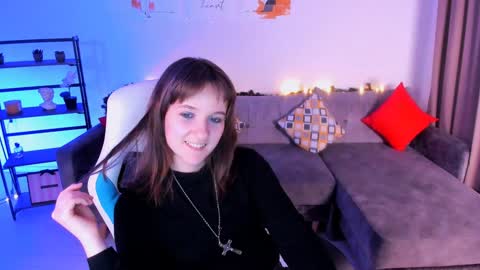 Snapshot of clover_red chatting on January 2025 09:09:02 PM Clover follow me online show from January 2025 09:09:02 PM