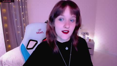 Snapshot of clover_red chatting on January 2025 06:12:02 PM Clover follow me online show from January 2025 06:12:02 PM