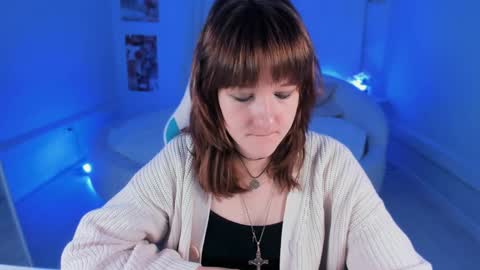 Snapshot of clover_red chatting on January 2025 02:04:01 PM Clover follow me online show from January 2025 02:04:01 PM