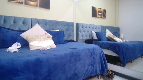 emely dolce online show from December 2024 06:00:02 AM