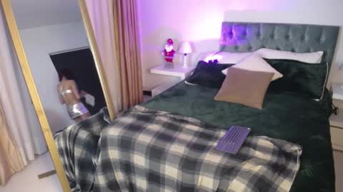 emely dolce online show from December 2024 06:43:01 AM