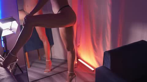 Coconutcatin online show from September 2025 07:39:02 PM