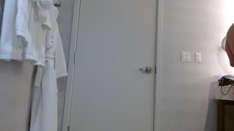 Snapshot of colbymoney chatting on December 2024 06:21:01 AM Colby big dick money online show from December 2024 06:21:01 AM