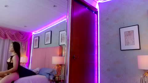 Gia Colins online show from June 2026 02:33:01 PM