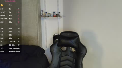 colombianmuscle8 online show from April 2026 02:43:01 AM