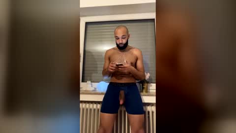 Snapshot of colossalmike chatting on February 2026 07:51:01 AM colossalmike online show from February 2026 07:51:01 AM