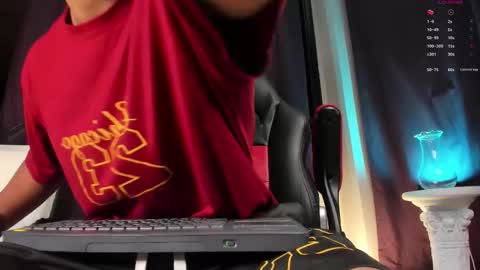 colstorw_ online show from November 2025 10:18:01 AM