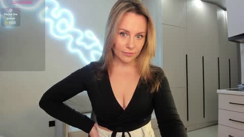 Snapshot of cometoseeme_ chatting on February 2025 05:51:01 PM Alice online show from February 2025 05:51:01 PM