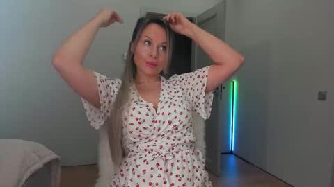 Snapshot of cometoseeme_ chatting on October 2025 03:45:01 PM Alice online show from October 2025 03:45:01 PM