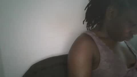 Snapshot of comicalcara chatting on January 2025 09:46:01 AM Cara online show from January 2025 09:46:01 AM