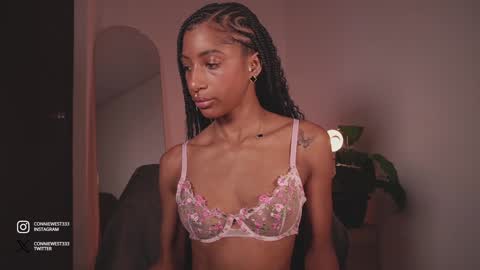 Snapshot of connie_west0 chatting on December 2024 09:52:01 PM independent model online show from December 2024 09:52:01 PM