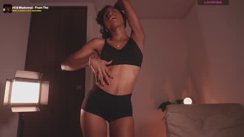 Snapshot of connie_west0 chatting on December 2024 11:17:01 PM independent model online show from December 2024 11:17:01 PM