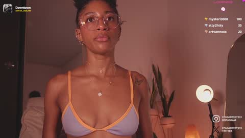 Snapshot of connie_west0 chatting on January 2025 12:25:02 AM independent model online show from January 2025 12:25:02 AM