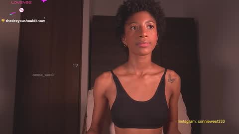 Snapshot of connie_west0 chatting on September 2025 11:28:02 PM independent model online show from September 2025 11:28:02 PM