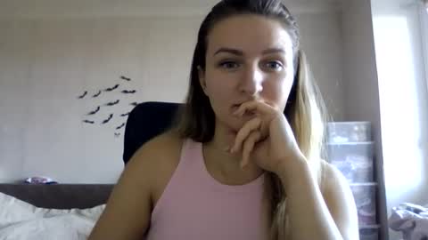 cora_fora online show from November 2025 10:26:02 AM