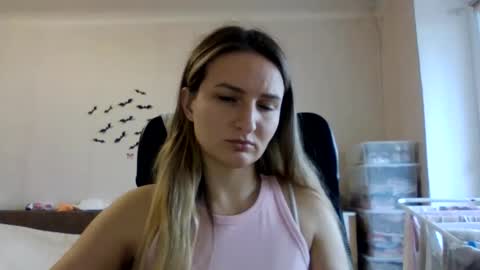 cora_fora online show from November 2025 12:06:01 PM