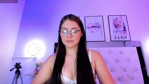 Snapshot of corachandler chatting on December 2024 01:05:01 AM Cora online show from December 2024 01:05:01 AM