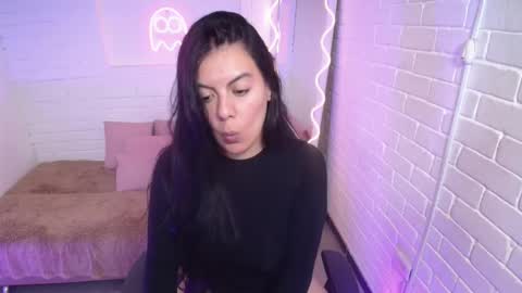 Carolina  online show from October 2025 06:51:01 PM