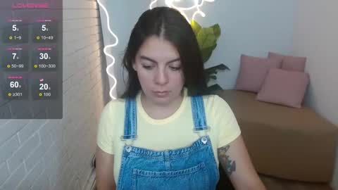Carolina  online show from October 2025 03:28:02 AM