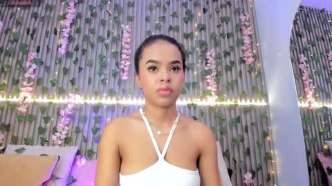Snapshot of coralineross_ chatting on October 2025 10:52:02 AM coralineross_ online show from October 2025 10:52:02 AM