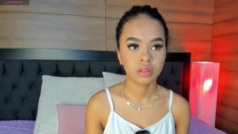 Snapshot of coralineross_ chatting on December 2025 10:55:01 AM coralineross_ online show from December 2025 10:55:01 AM