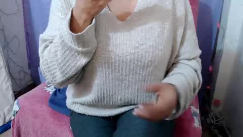 Snapshot of corinnahothotxxx chatting on September 2025 03:33:01 PM corinnahothotxxx online show from September 2025 03:33:01 PM