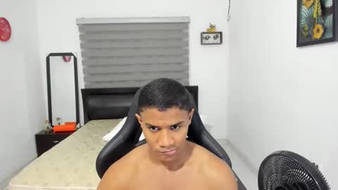 Ethan  online show from November 2025 10:48:02 PM