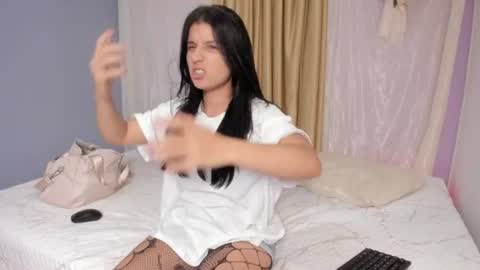 Snapshot of cositarika__ chatting on June 2026 01:44:02 AM Lunita online show from June 2026 01:44:02 AM