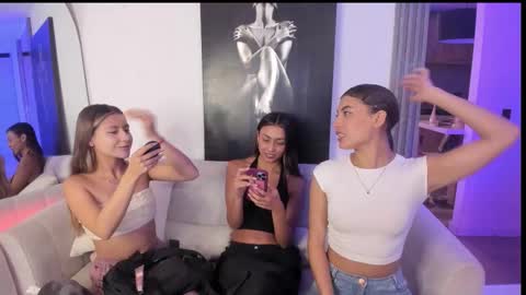 Snapshot of couple_funnyy chatting on October 2025 01:09:01 AM couple_funnyy online show from October 2025 01:09:01 AM