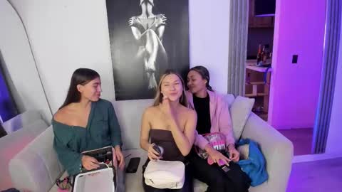 Snapshot of couple_funnyy chatting on November 2025 03:05:01 AM couple_funnyy online show from November 2025 03:05:01 AM