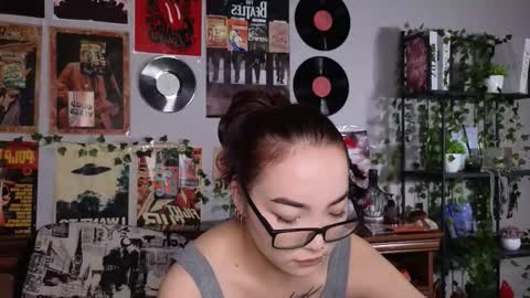 Yuna online show from November 2025 08:13:02 PM