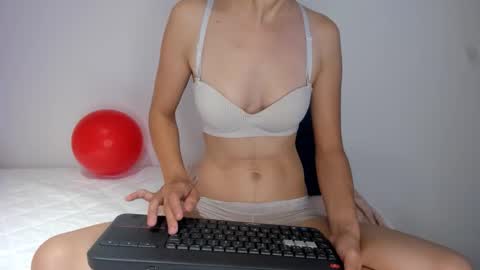 Snapshot of cowmarce chatting on February 2026 02:51:01 AM Marce Online 1pm - 7pm gmt-5 online show from February 2026 02:51:01 AM