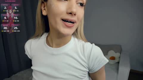 Snapshot of crazy_selfi chatting on January 2025 07:37:01 PM Emma online show from January 2025 07:37:01 PM