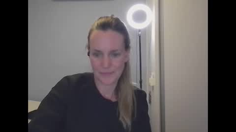 Anny online show from November 2025 11:47:02 PM