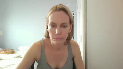 Anny online show from February 2026 12:37:02 PM