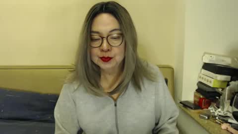 Kelly   online show from December 2024 07:10:01 PM