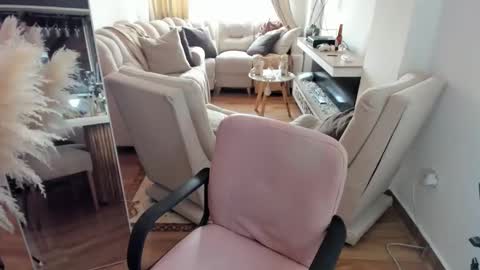 LAURA online show from March 2026 05:18:01 PM