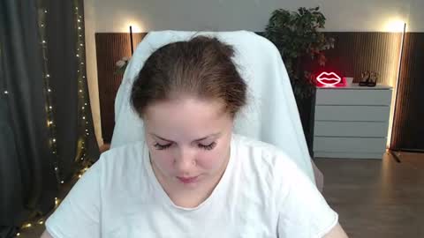 Crazyy Girl  online show from June 2026 03:00:01 AM