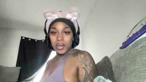 Snapshot of creame_sensation chatting on April 2026 04:52:01 PM PHANTOMTARGARYENXXX online show from April 2026 04:52:01 PM