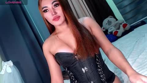 Snapshot of creamycum_celinexxx chatting on December 2025 10:57:01 AM Celine online show from December 2025 10:57:01 AM